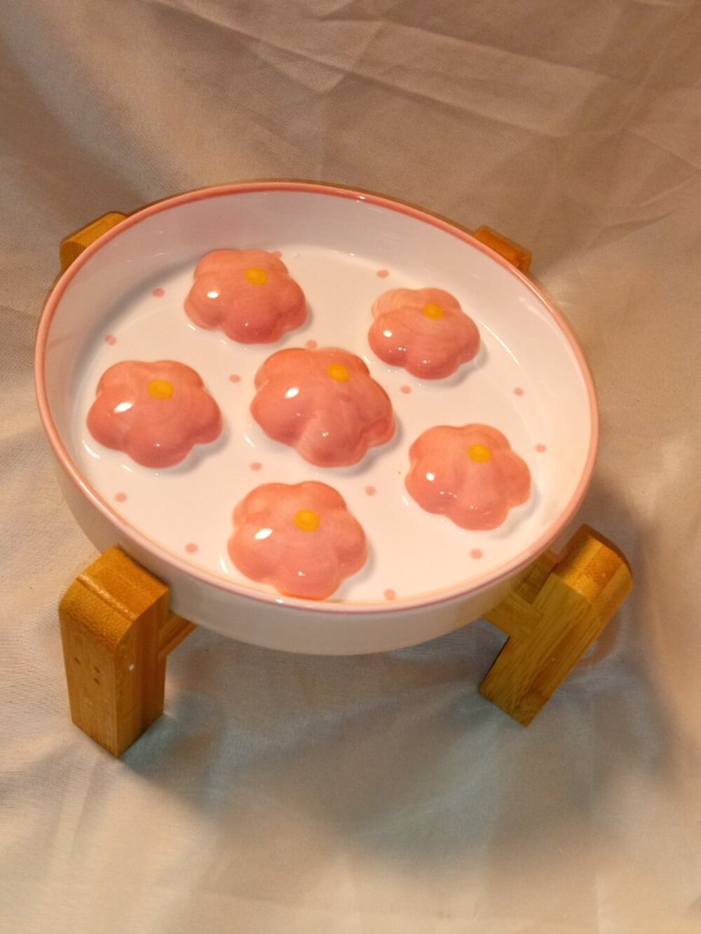 BEAUTIFUL PINK AND WHITE CAT BOWL CERAMIC WITH WOODEN STAND